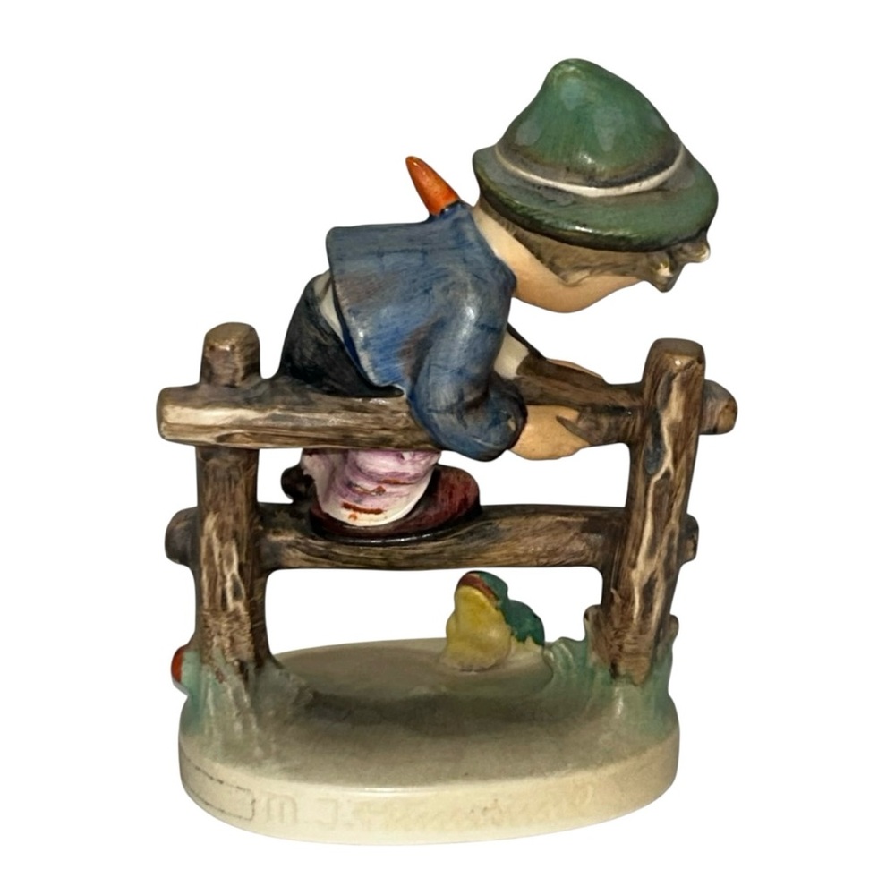 M.J.HUMMEL Retreat to Safety Antique Collectible Little boy and a frog Figurine - Picture 4 of 11